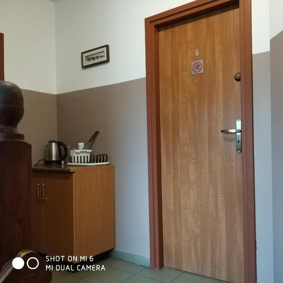 Pokoje Goscinne Sonia Tuszyn Esterno foto